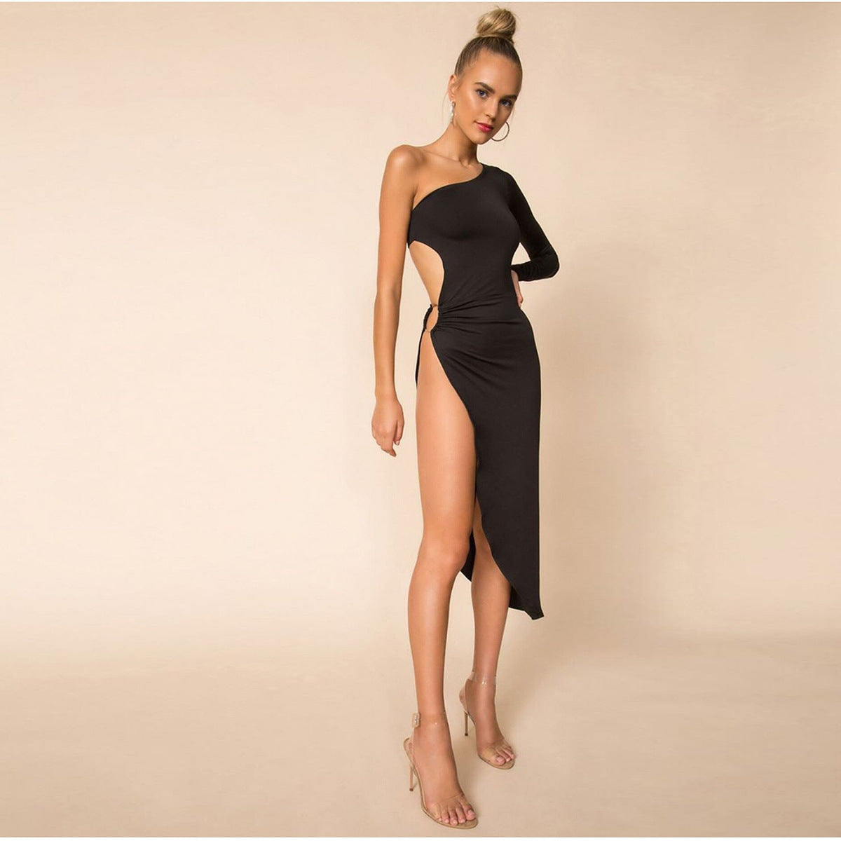 One-shoulder long-sleeved cutout dress