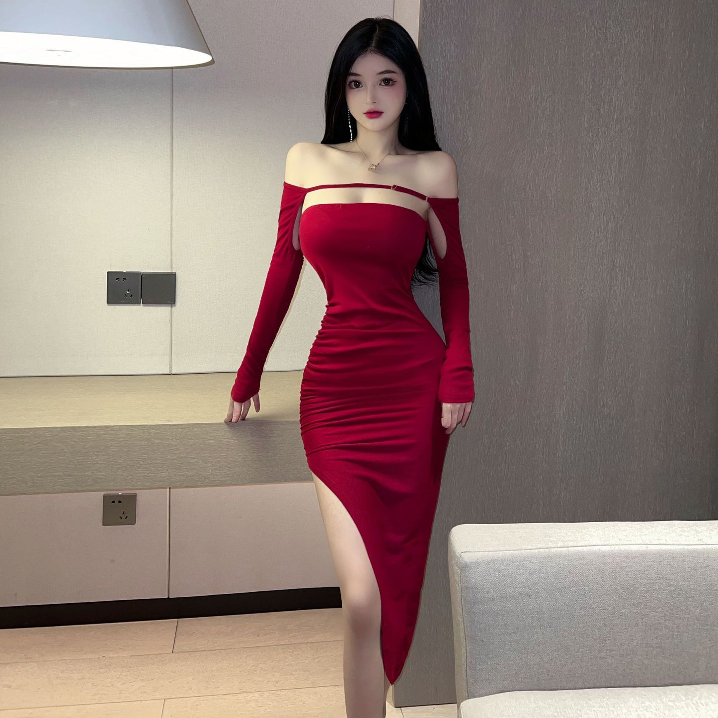 Waist-hugging Pleated Tight-fitting Mid-length Dress