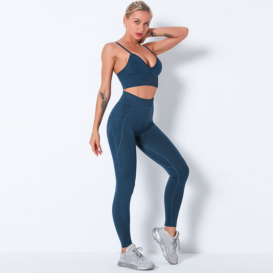 Knitted seamless Yoga suit