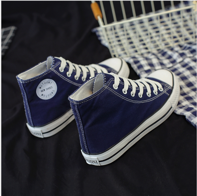High-top canvas shoes