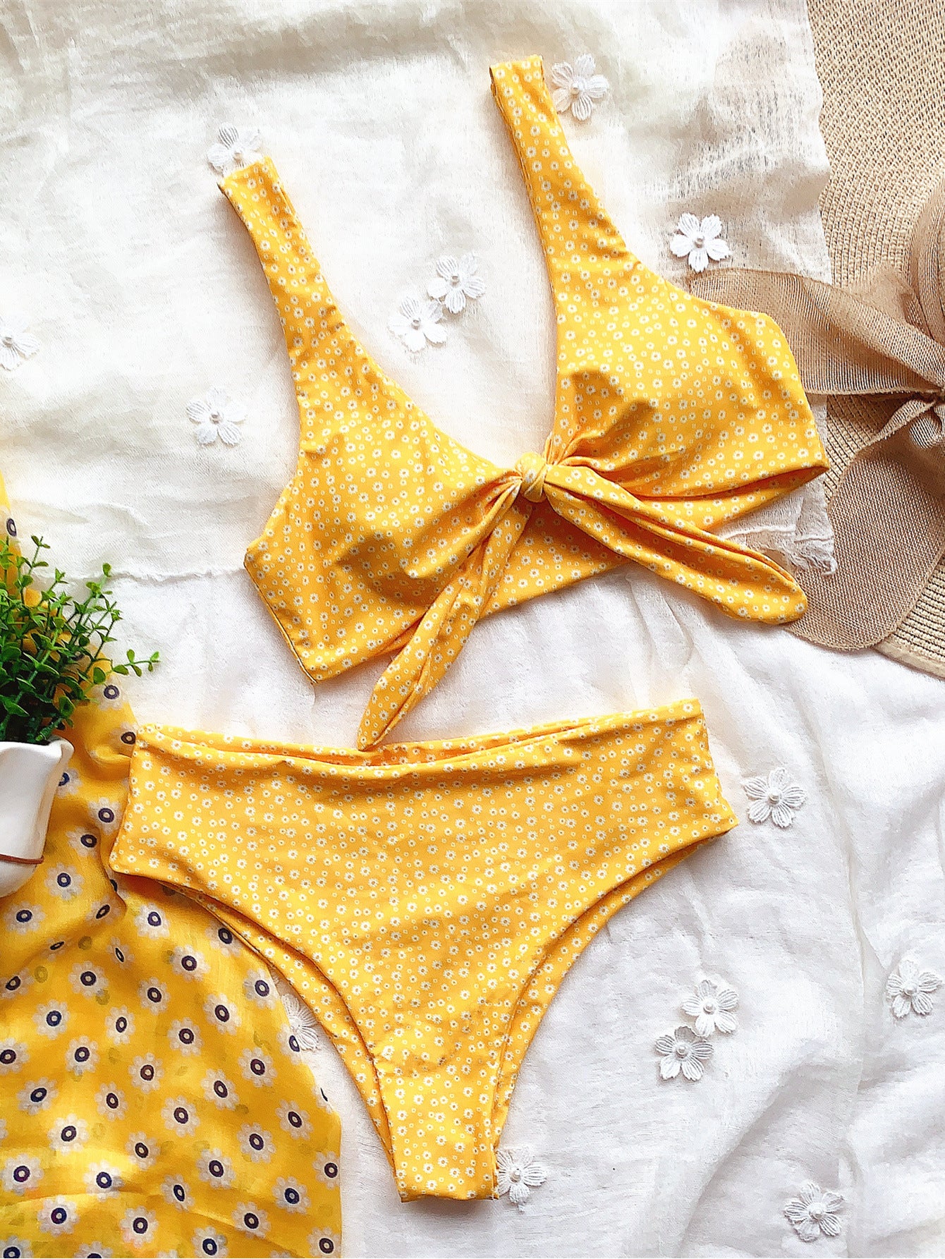 Daisy print strappy bikini