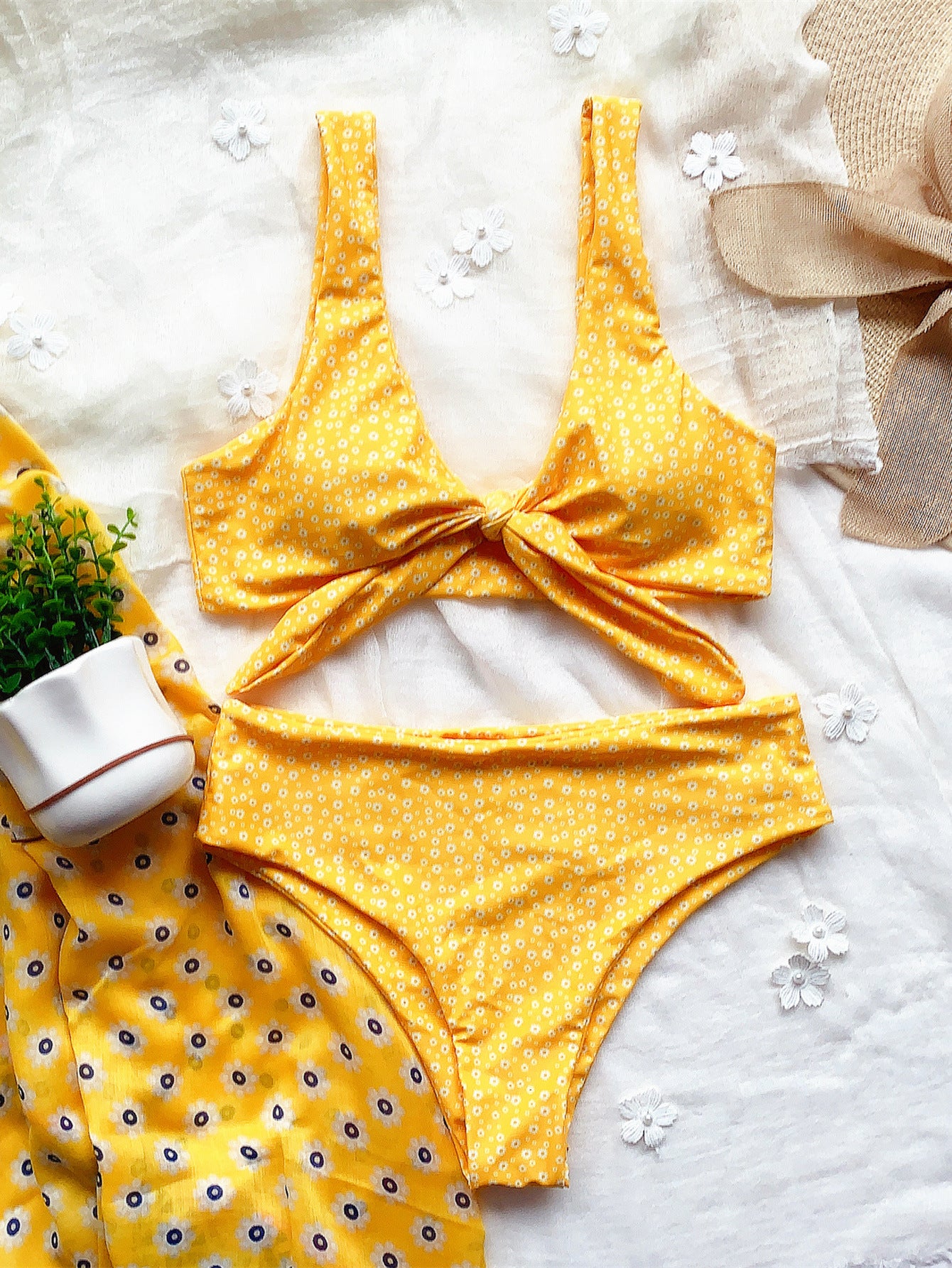 Daisy print strappy bikini