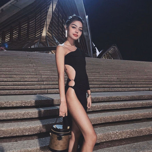 One-shoulder long-sleeved cutout dress