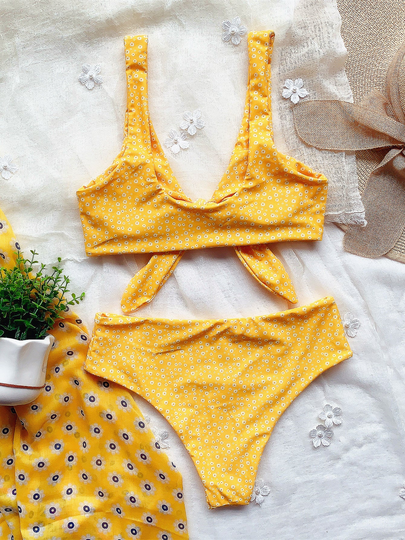 Daisy print strappy bikini