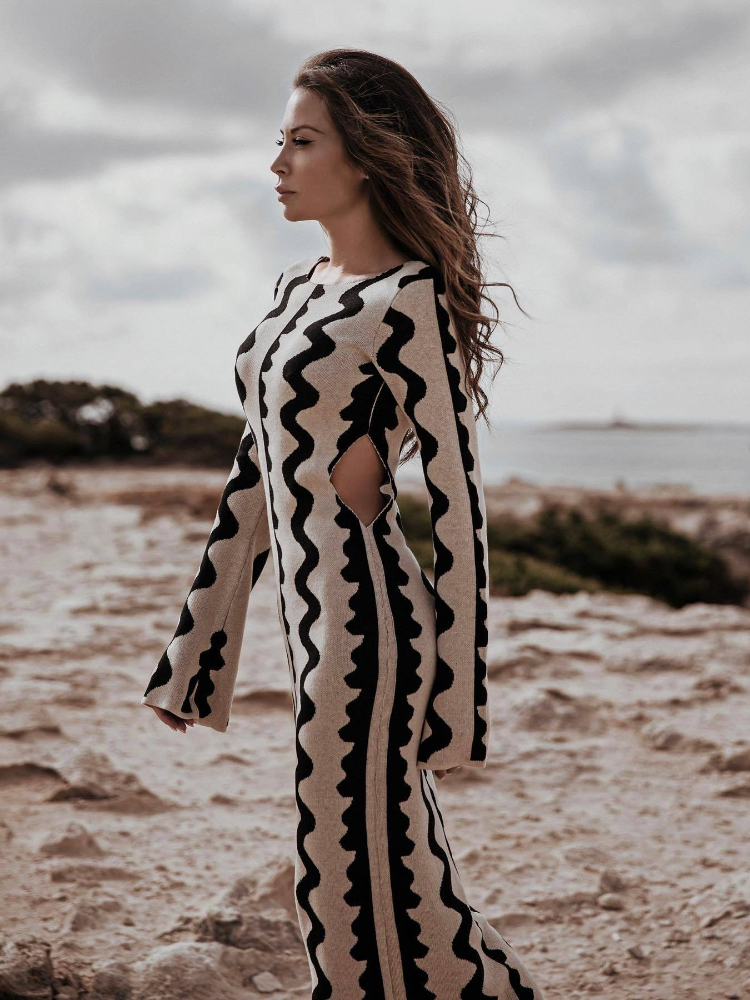 Women's Temperament Round Neck Flared Sleeve Hollow Dress